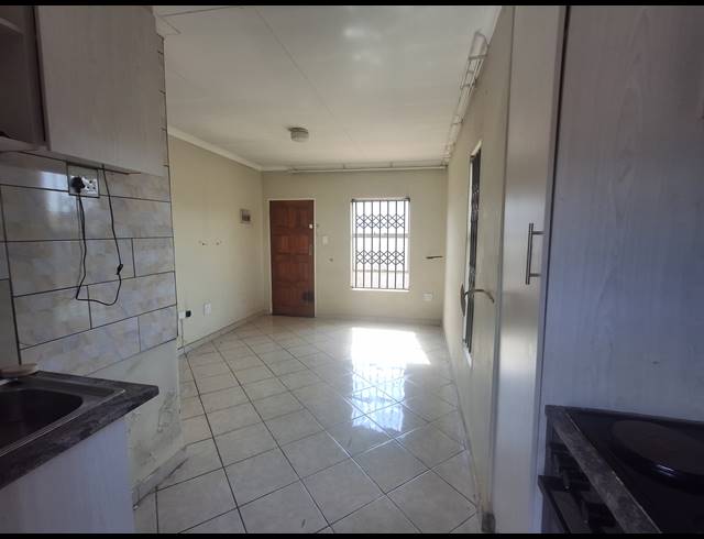 2 BEDROOM FREEHOLD FOR SALE IN CRYSTAL PARK